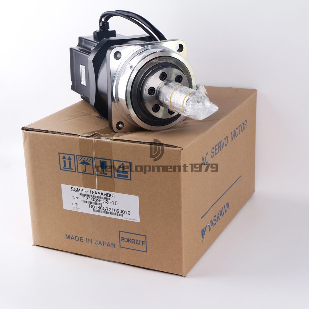 ONE NEW Yaskawa Servo Motor SGMPH-15AAAHB61