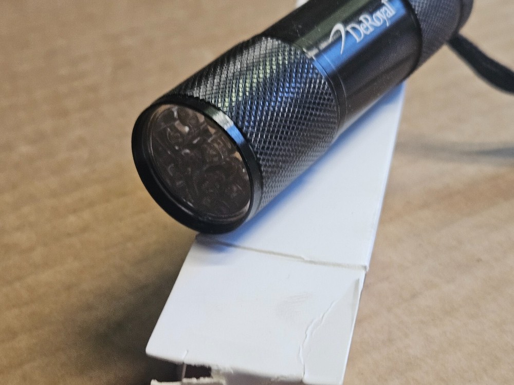 Deroyal UV Flashlight Batteries Included Lumitech™