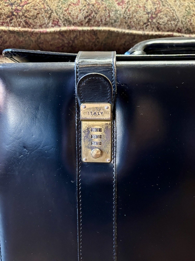 VINTAGE BLACK PILOTS BRIEF CASE