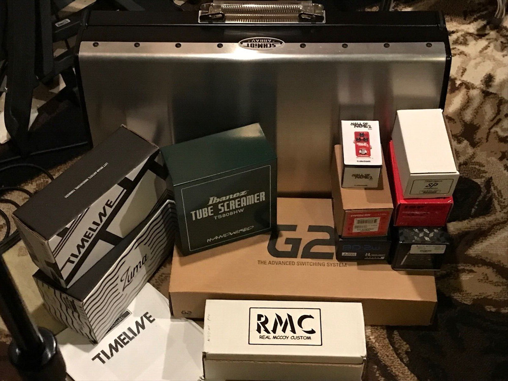 GigRig G2 Custom Guitar Pedal Board, 13 pedals/components, Schmidt Array w/Lid