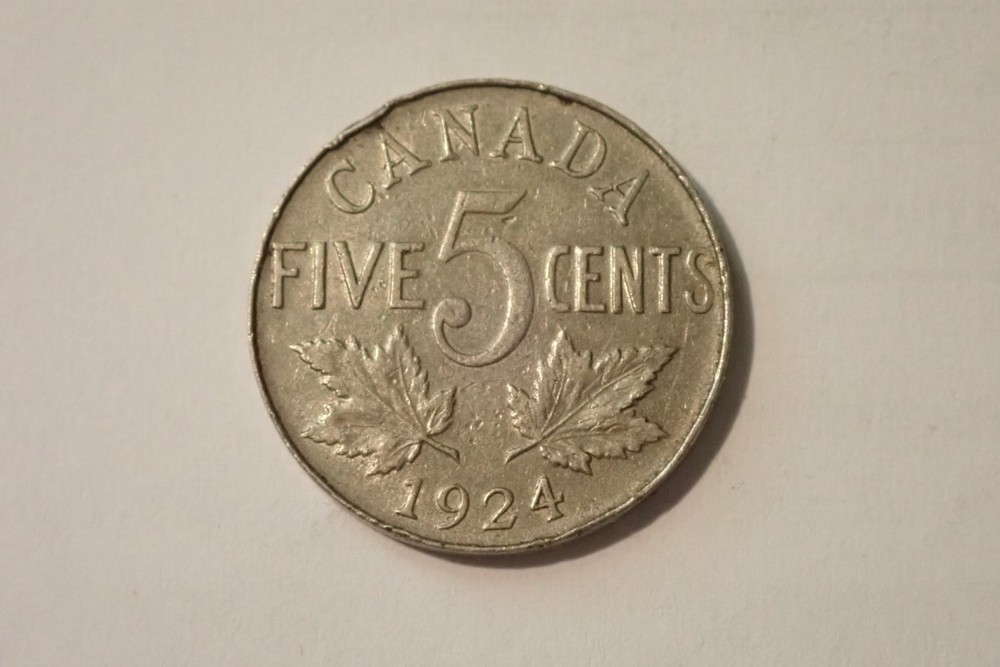 1924 CANADA 5 CENT CUPRO NICKEL COIN in NICE COLLECTABLE CONDITION
