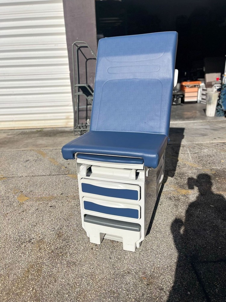 Midmark 204 Exam Table - Latest Version, Barely Used! - Excellent Conditions