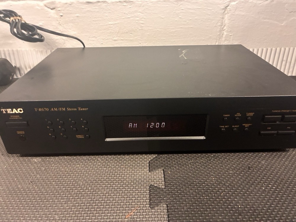TEAC Model T-R670 Stereo Receiver Tested Working