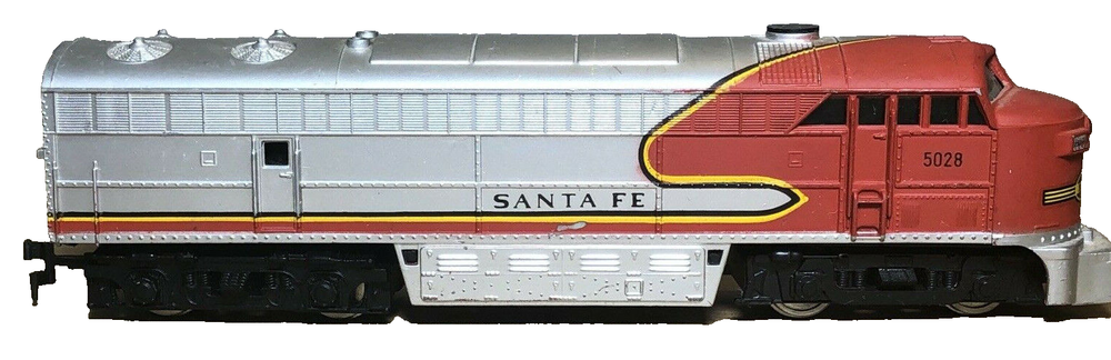 AHM Santa Fe 5028 Train Engine HO