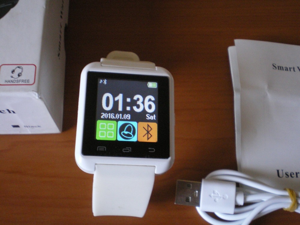 Unbranded Bluetooth Smart Watch * White Wristwatch Original Box + Instructions