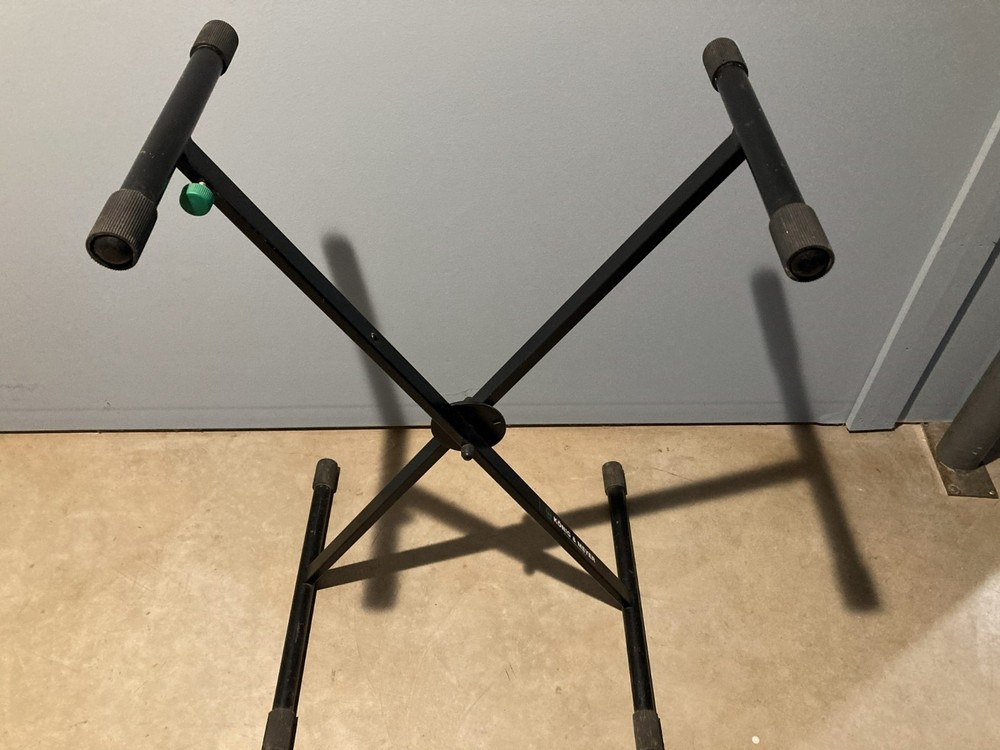 Konig & Meyer Keyboard Stand, very good condition