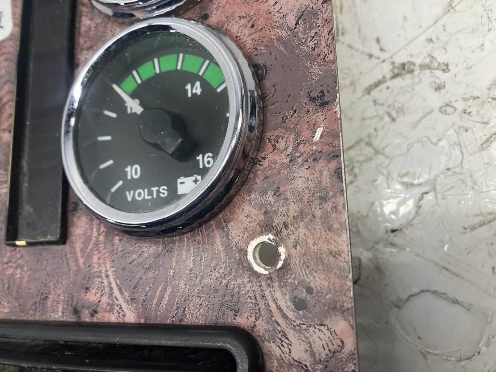 International 9200 GAUGE Dash Panel - Used