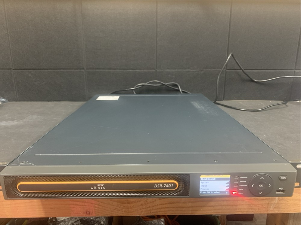 Arris Commercial Integrated Satellite Receiver DSR 7401 Transcoder. DSR-7401