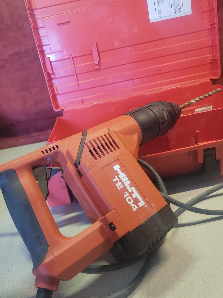 HILTI TE 104 Scaler Chiseler Rotary Hammer w/ Case