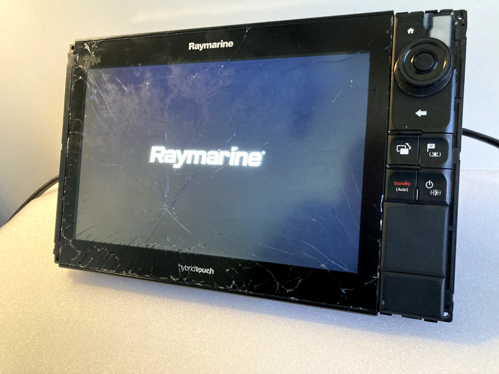 Raymarine eS127 MFD Chartplotter GPS Radar Display E70284 – Works CRACKED SCREEN