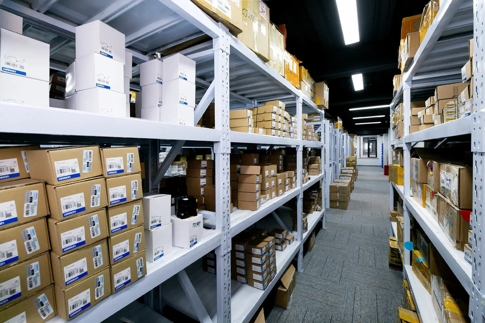 E2EX2D1N 1PCS Brand New Omron E2E-X2D1-N Proximity Switch Fast delivery