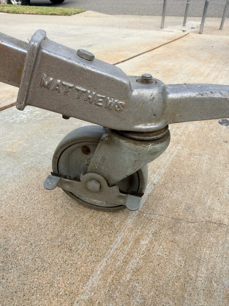 Matthews Hi Boy Stand with locking wheels