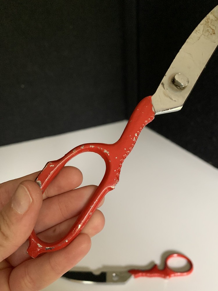 VINTAGE SCISSORS SAMMANN Working Condition Red Handle Metal Dull , Old