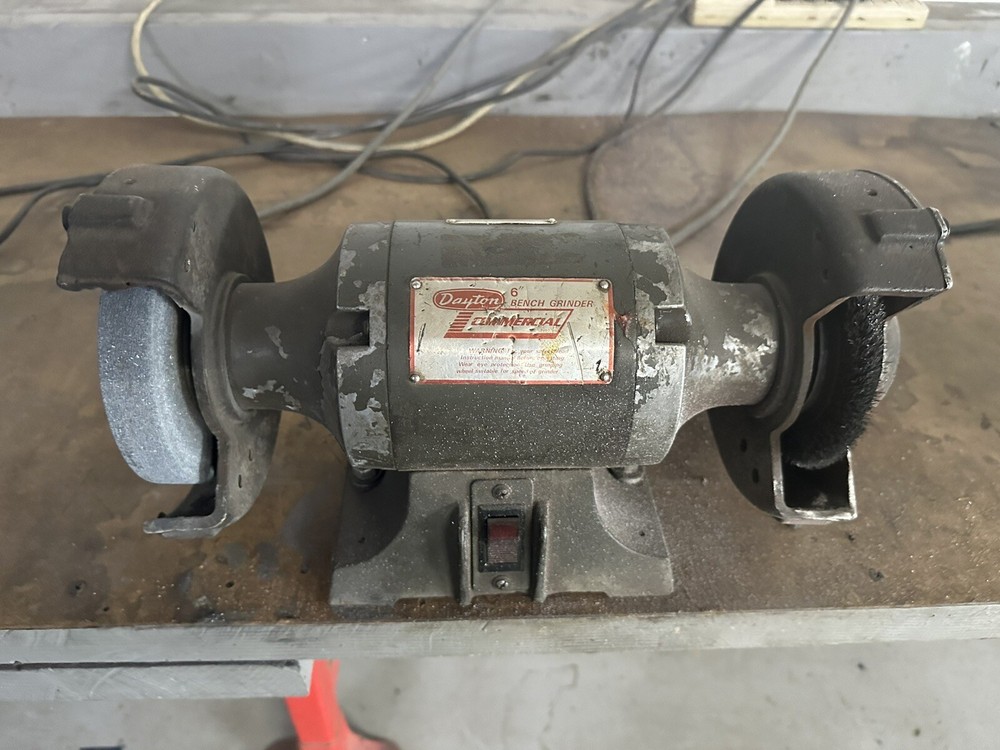 Work Bench with 4 Grinders and Vise