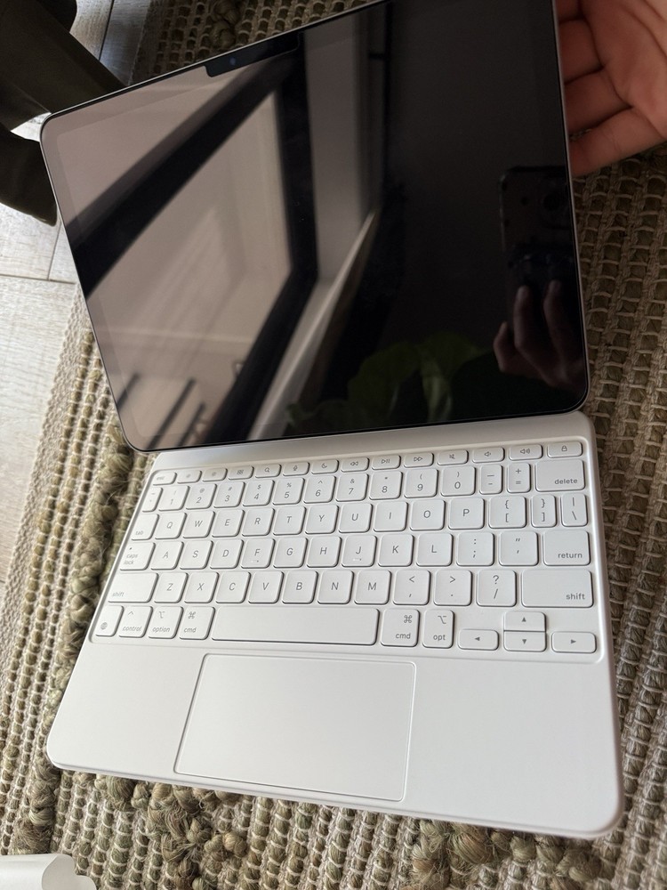 Bundle Apple iPad Air M3 1TB storage Gray White Keyboard Case +apple pencil 2