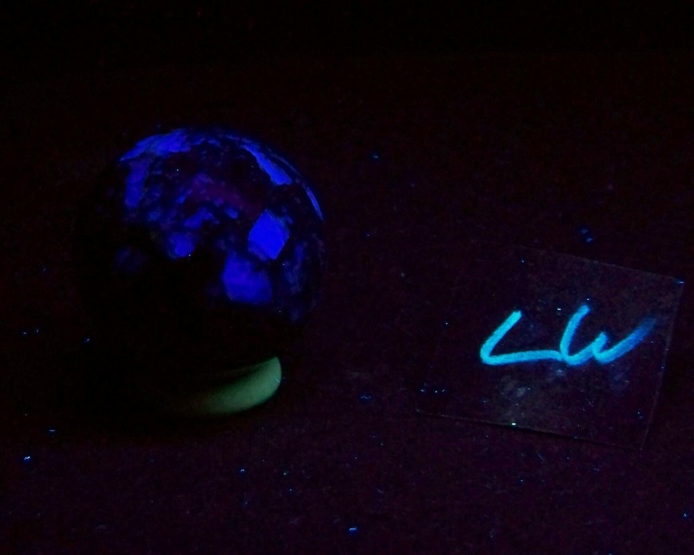 Fluorescent Sphere of Fluorite 35mm 4354