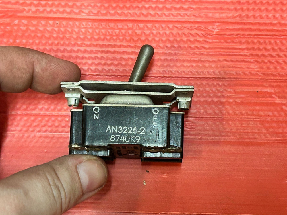 Toggle Switch AN3226-2 8740K9