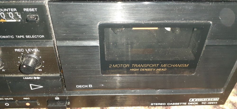 Sony TC-W411 Cassette Deck Powers On