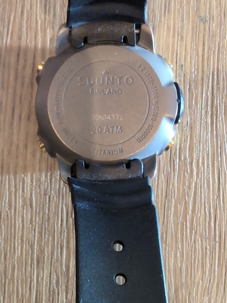 SUUNTO dive computer Stinger Titanium New Battery.