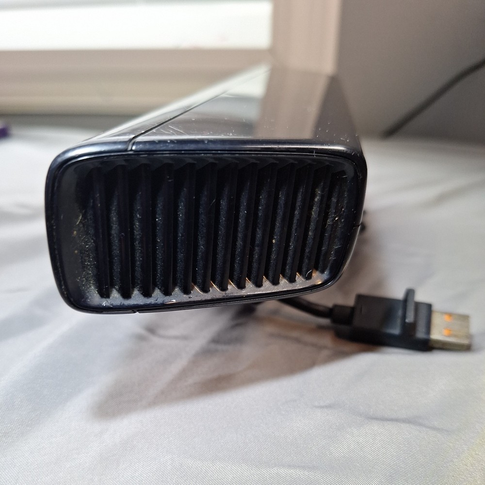 Kinect Microsoft XBOX 360 Model 1414 Sensor Bar W/ Kinect Adventures Game