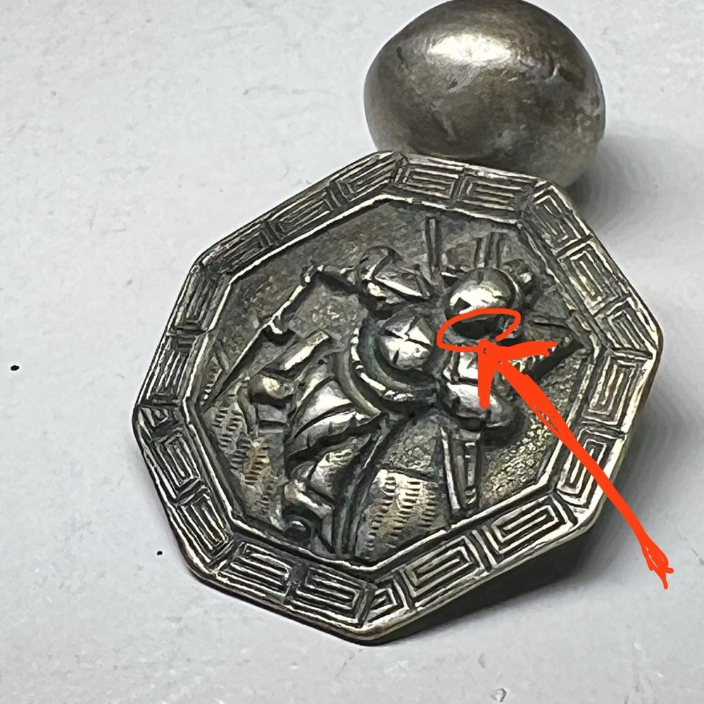 VINTAGE SAMURAI OR FIGURAL SILVER TOGGLE BUTTON Octagon shape 4.19g (Tiny hole )