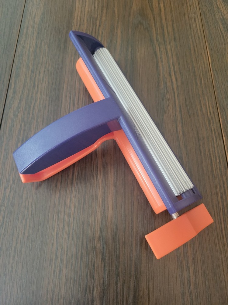 Fiskars Paper Crimper Tool, 6.5" Rollers