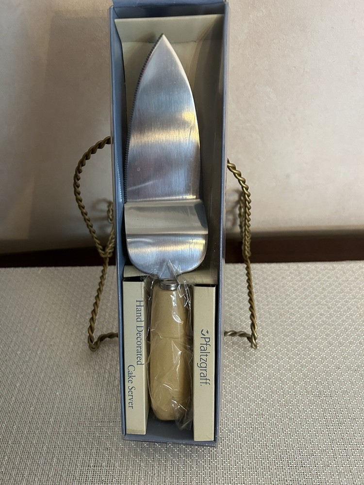 Pfaltzgraff Cake Server - new in box Cappuccino Pattern, wood handle