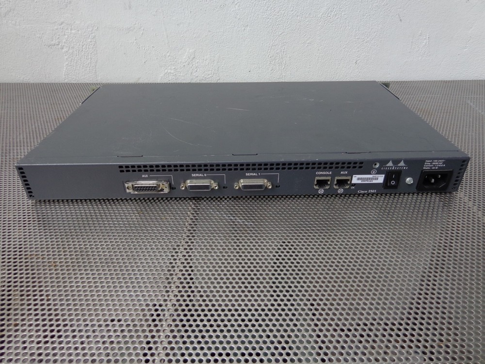 Cisco Systems 2500 Series Model 2501 Dual Serial Network Router