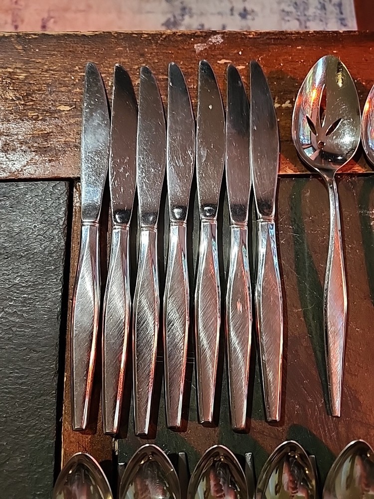 Oneida Windrift Stainless Flatware Set 29 Pc.