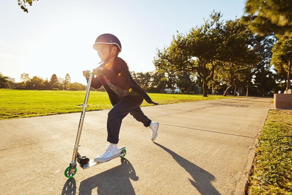 Kids Kick Scooter with Adjustable Handlebars Lightweight Foldable Aluminum Frame
