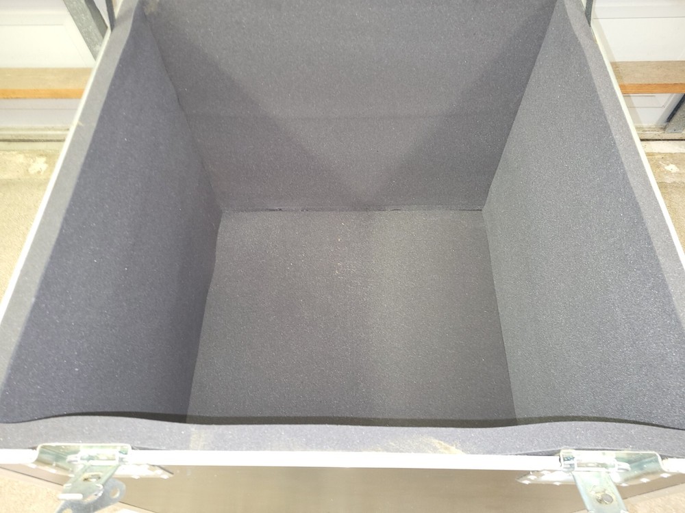 Road Case 30x30x30 Foam Lined