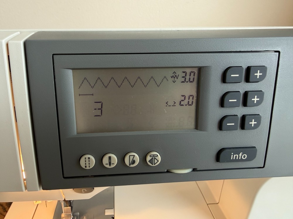 PFAFF Tiptronic 2030 sewing machine