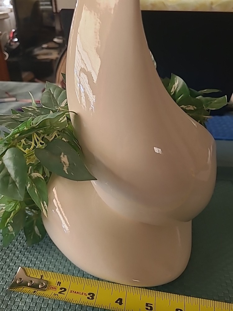 VTG. VASE AND VINE