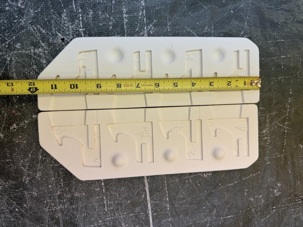 VINTAGE RIVERVIEW CERAMIC MOLD #597 EASEL