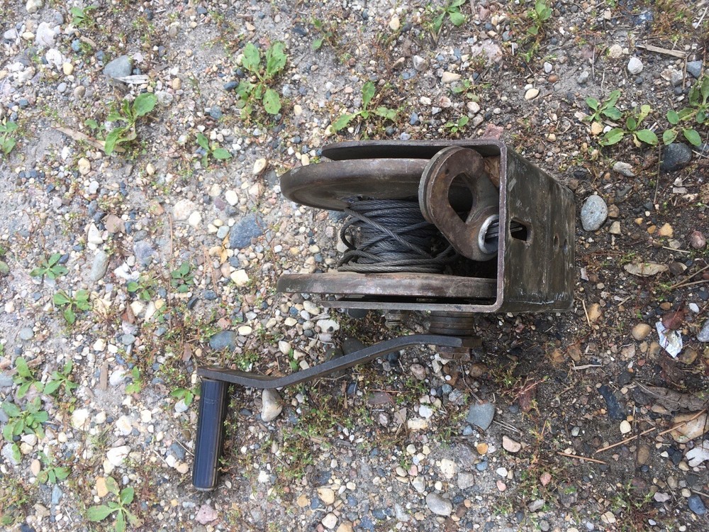DUTTON LAINSON Model 825 Ratcheting Trailer Hand Winch