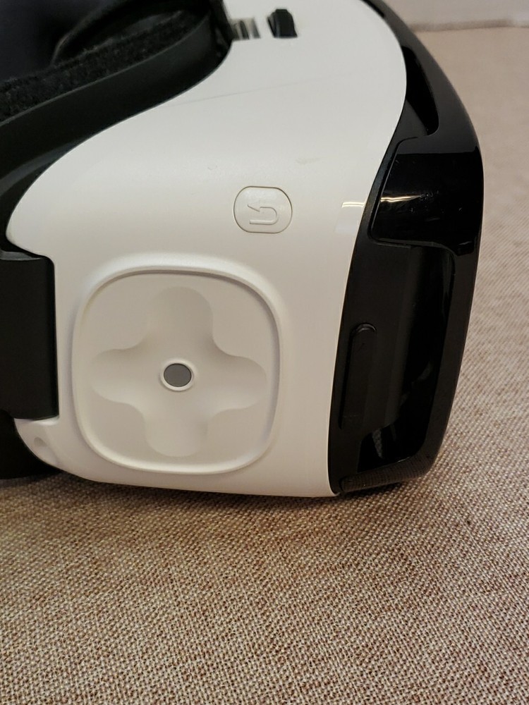 Samsung Gear VR White Oculus Smartphone Virtual Reality Headset