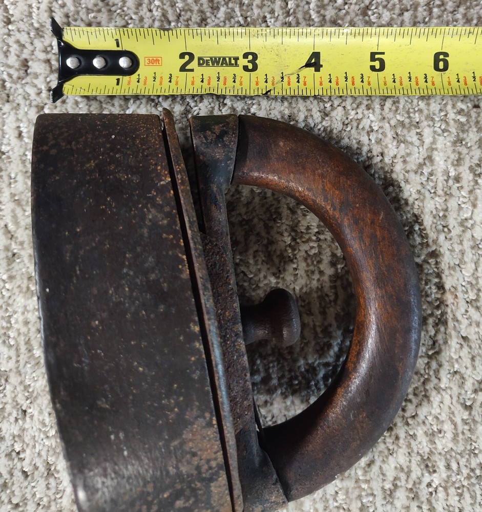 VINTAGE A.C. WILLIAMS IRON -NICE PIECE