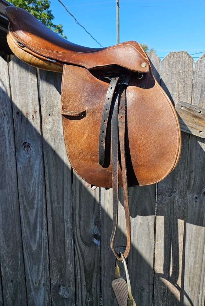 Beval Jumping Saddle Size 17 Long Made in England Devon 2000 Used