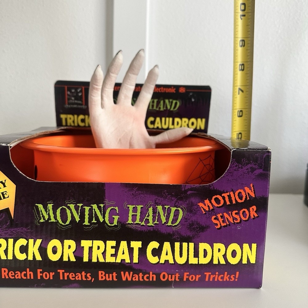 READ! Motion Activated Talking Halloween CANDY BOWL CAULDRON Hand Does Not Work!