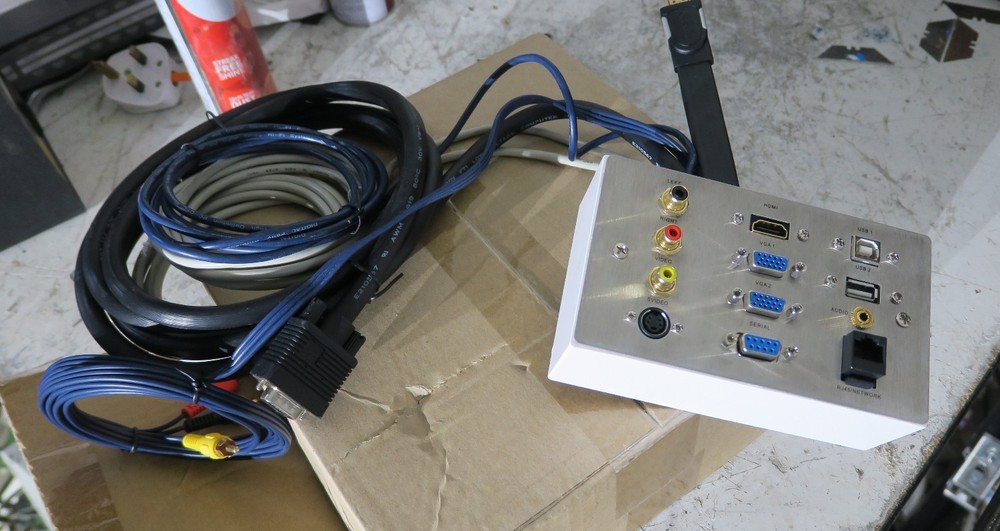 Avextraas sg344 breakout box with 2.5m cables