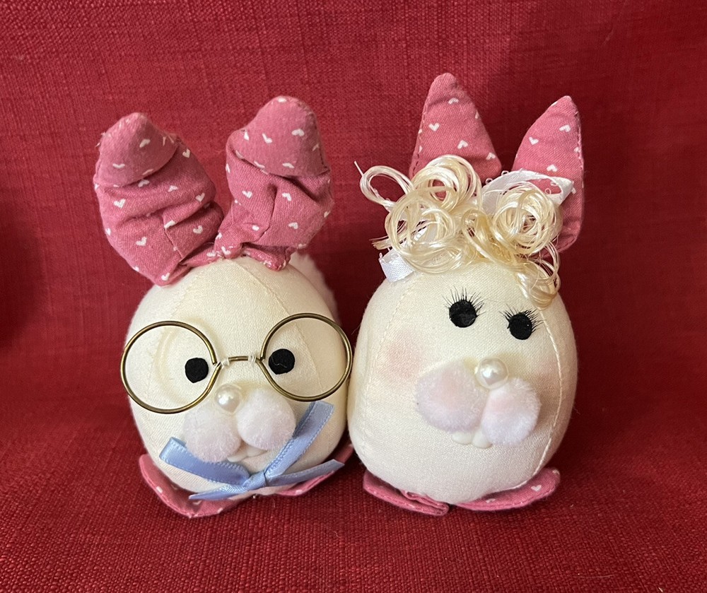 PRIMITIVE MR. and MRS.EASTER BUNNY RABBIT DOLLS FIGURINES TABLE DECOR