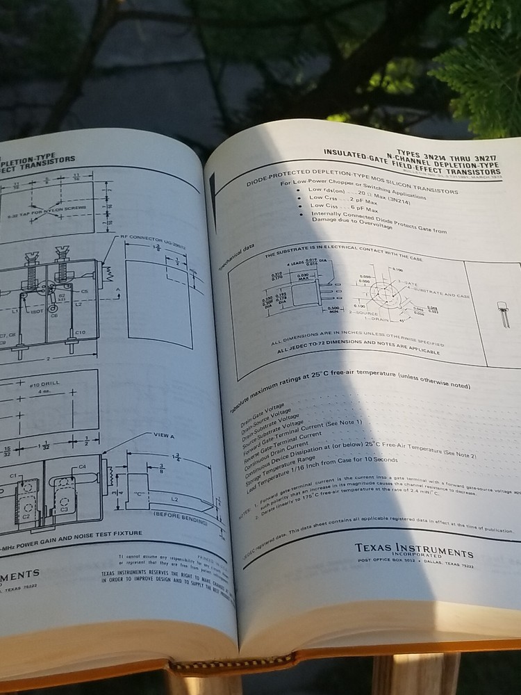 VINTAGE 1973 TEXAS INSTRUMENTS DATA BOOK ELECTRIC TRANSISTOR AND DIODE