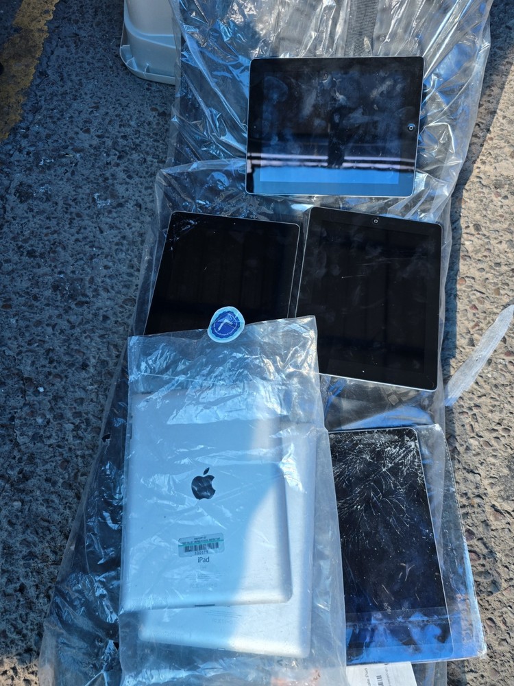 Apple iPad Tablet Lot Touchscreen Multiple Devices Bundle