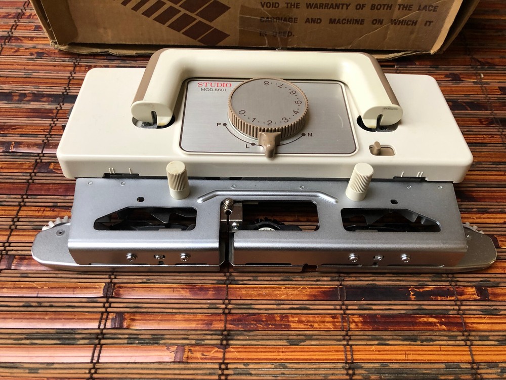 STUDIO MOD 560L KNITTING MACHINE CARIAGE ONLY, NO ATTACHMENTS