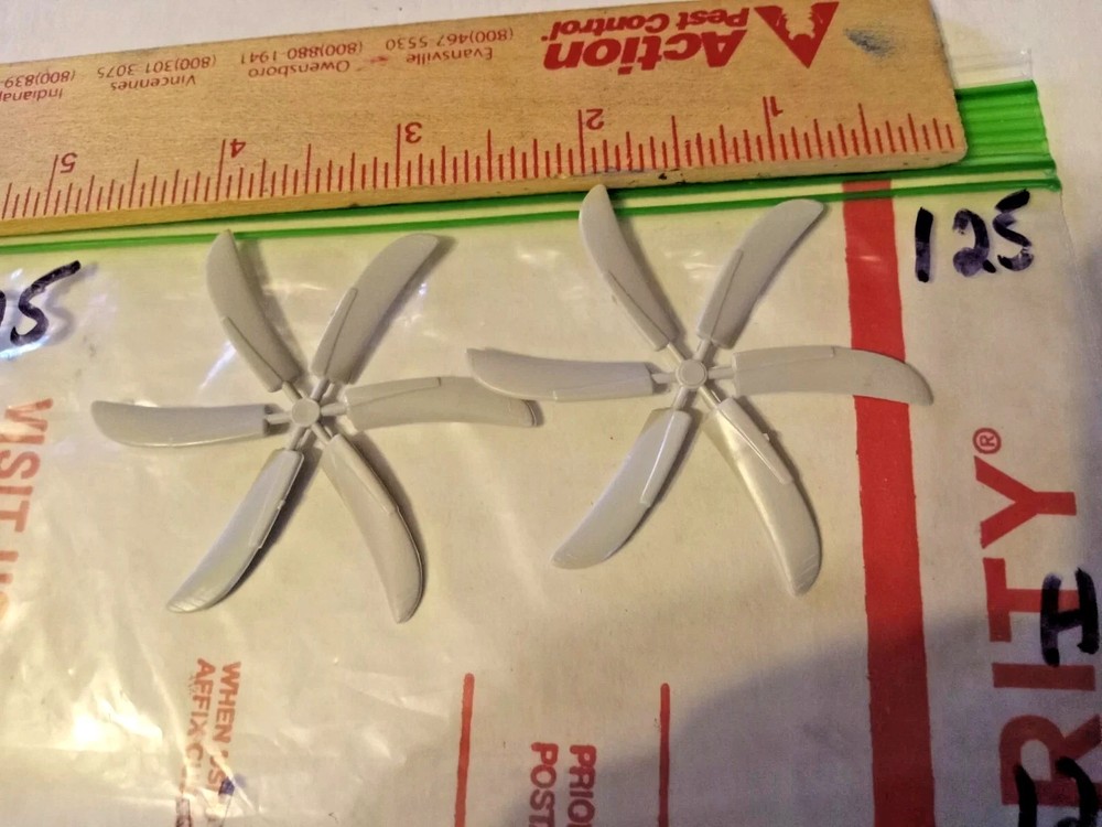 Two (2) plastic blades for your Airplane scale unknown Package # 125 !!!!!!!!!!