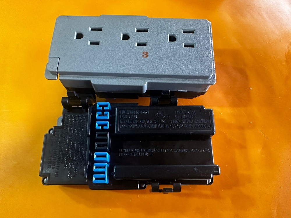 Haworth Tri-plex Receptacles Circuits 1, 2, 3 Plz Specify - (Premise, Compose)