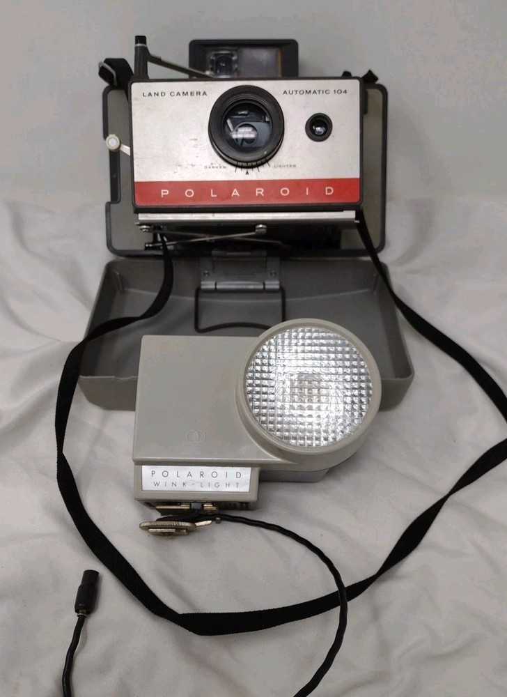 Polaroid 105 Land Camera w/ Wink-Light Flash Model 252 Vintage Untested