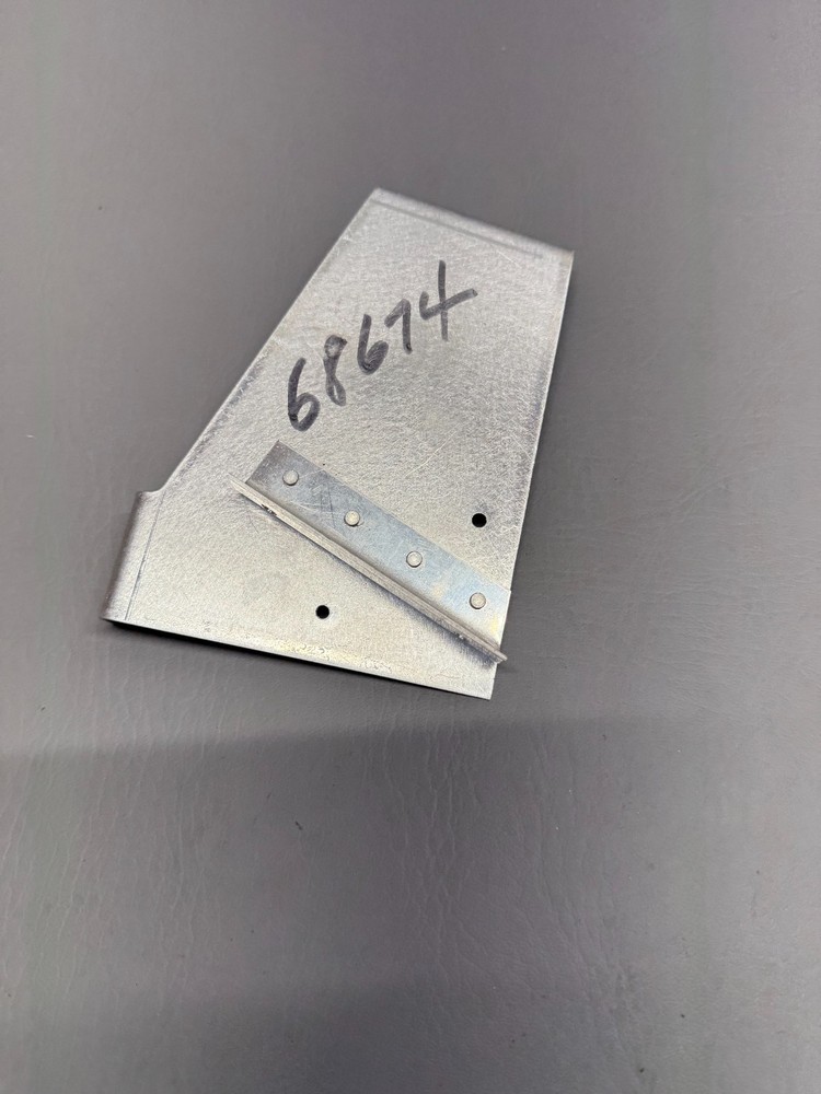 68674-000 Piper Bracket Assy