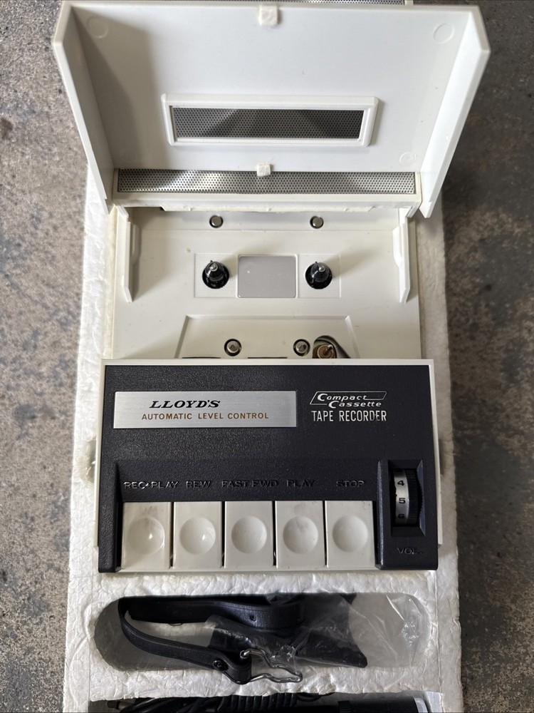 LLOYD'S Solid State Cassette Recorder Model 2V96A -w/Strap/Power Cord/Microphone