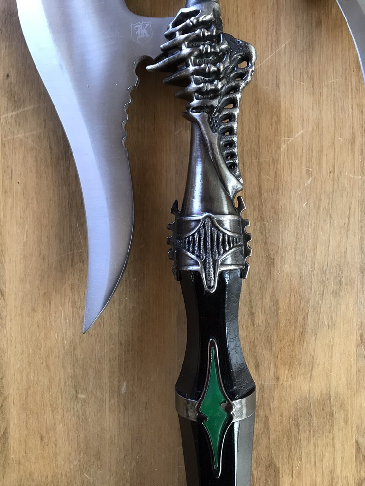 K Exclusive Alien Battle Axe